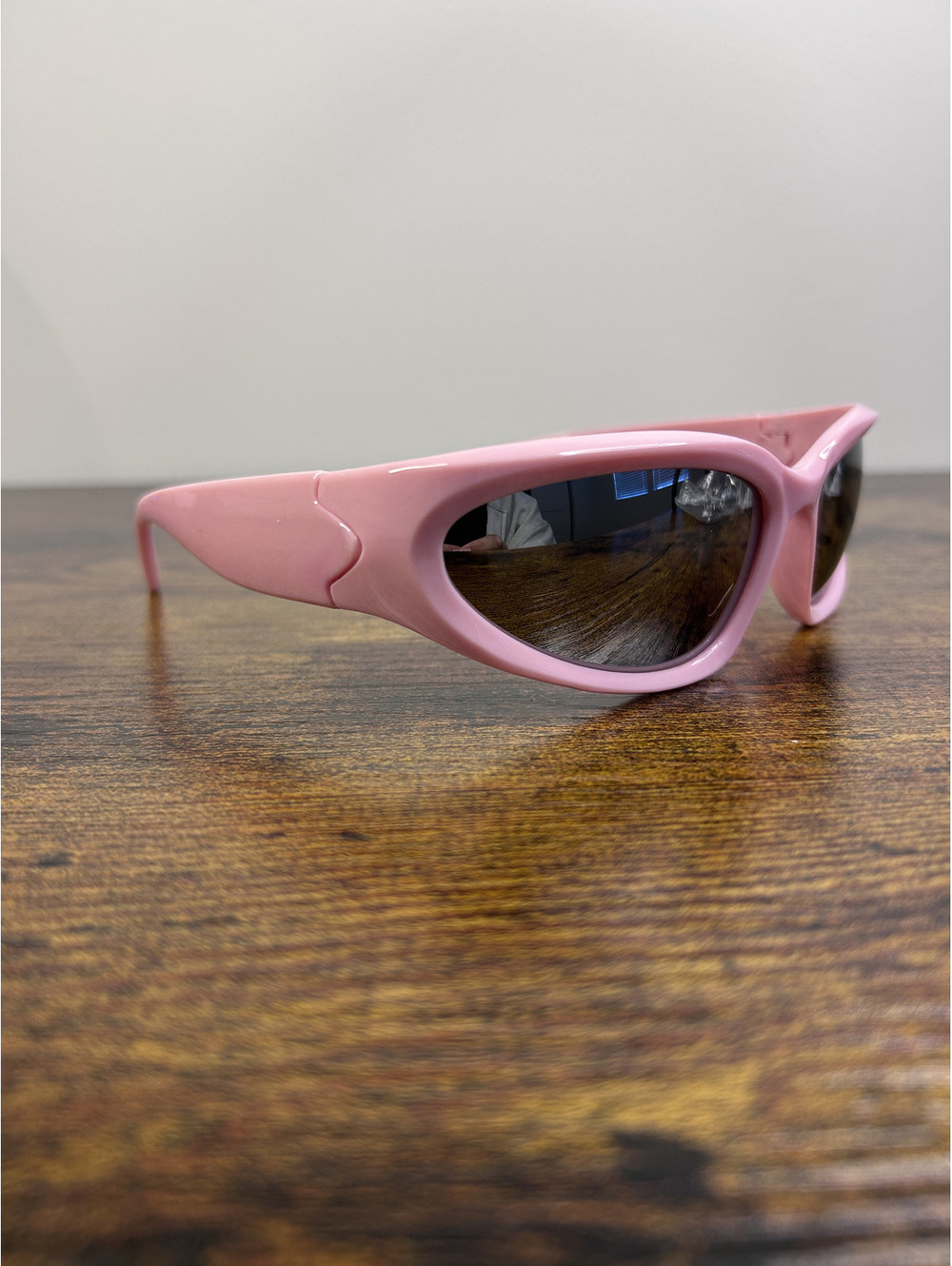 Pink Retro Style Sunglasses with Curved Frame